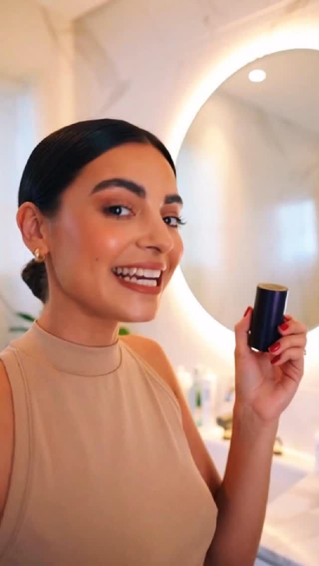 Small handbag? No worries. You can still carry all of your makeup with Aveil 💛🖤
#makeup #travel #traveltips #beauty #aveilaustralia