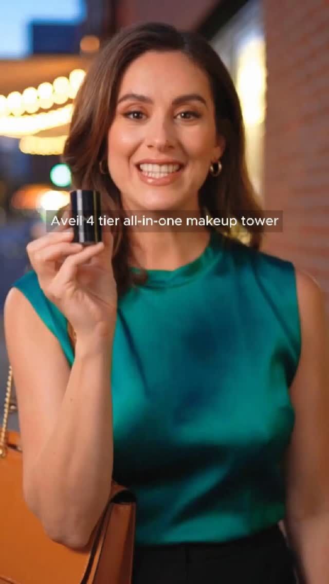 Compact makeup on the go. We got you 💛🖤💋💄
#fyp #MakeupHacks #BeautyHacks #aveilaustralia